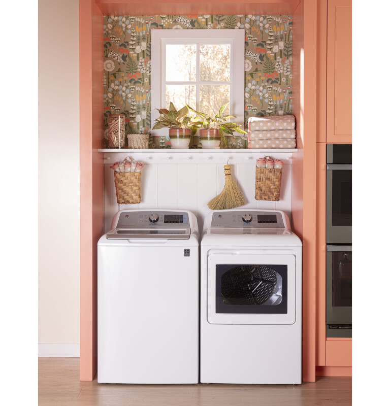 5.2 cu. ft. Capacity Smart Washer with Sanitize w/Oxi and SmartDispense GTW840CSNWS