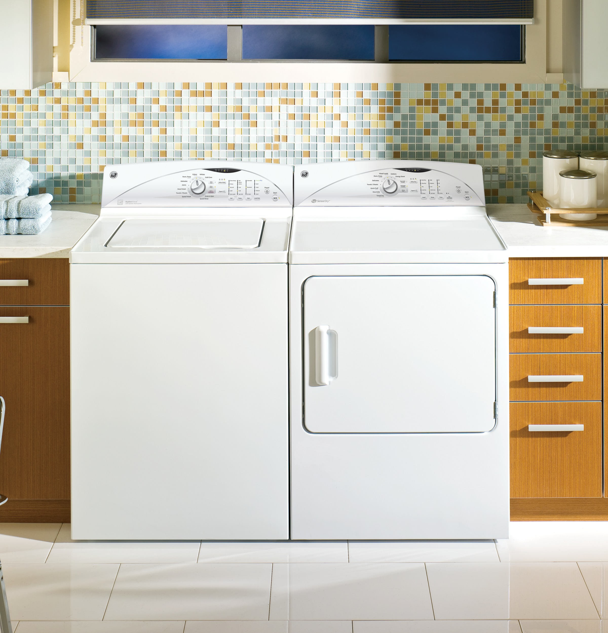 3.9 DOE cu. ft. stainless steel capacity washer GTWN5250DWW