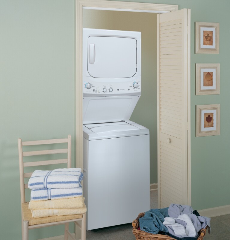 Unitized Spacemaker 3.2 DOE cu. ft. Washer and 5.9 cu. ft. Gas Dryer GUD27GSSJWW
