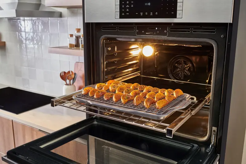 800 Series Single Wall Oven 30'' HBL8453UC