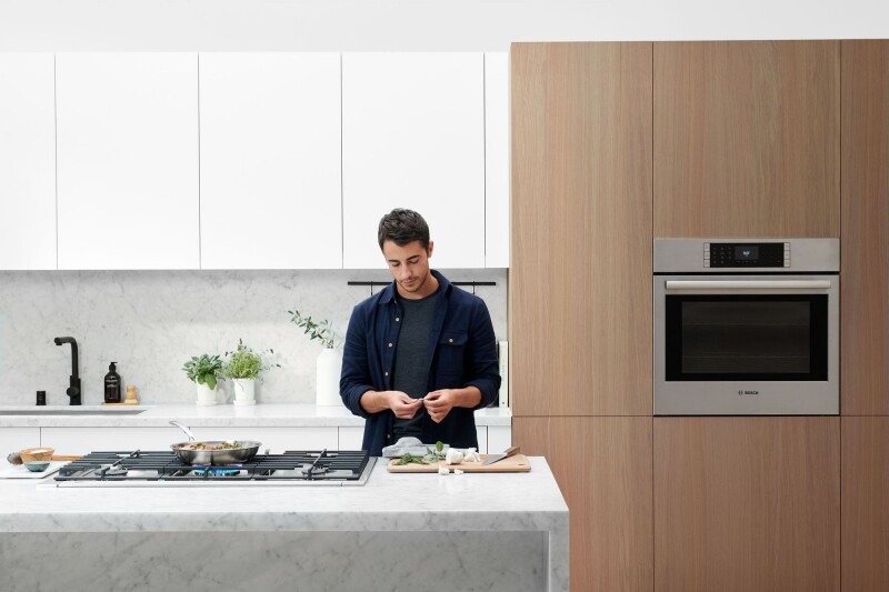 800 Series Single Wall Oven 30'' HBL8454UC