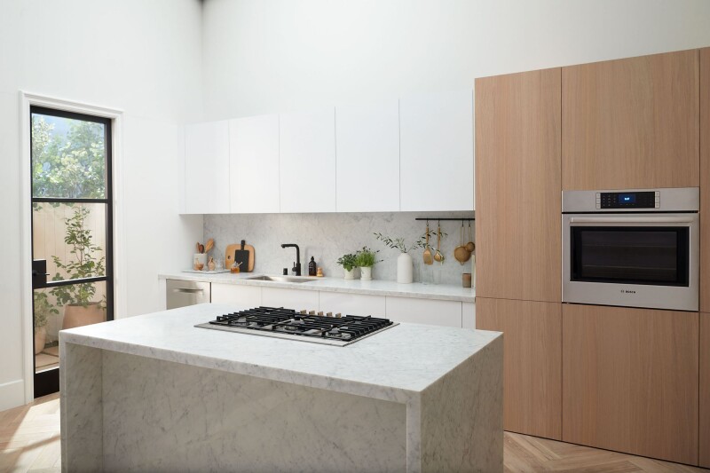 Benchmark™ Single Wall Oven 30'' HBLP454UC