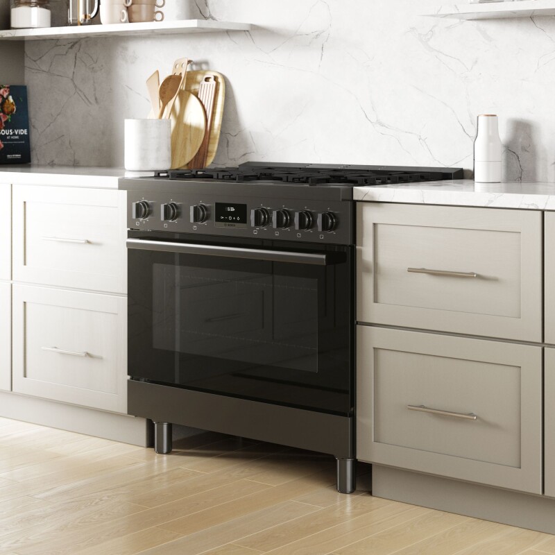 800 Series Dual Fuel Freestanding Range 36'' HDS8645U