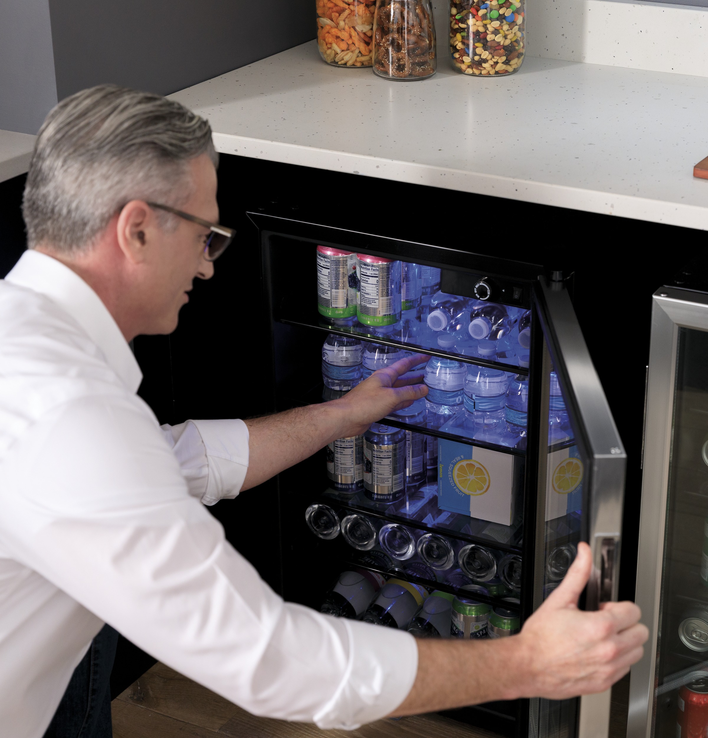 150-Can Beverage Center150-Can Beverage Center HEBF100BXS
