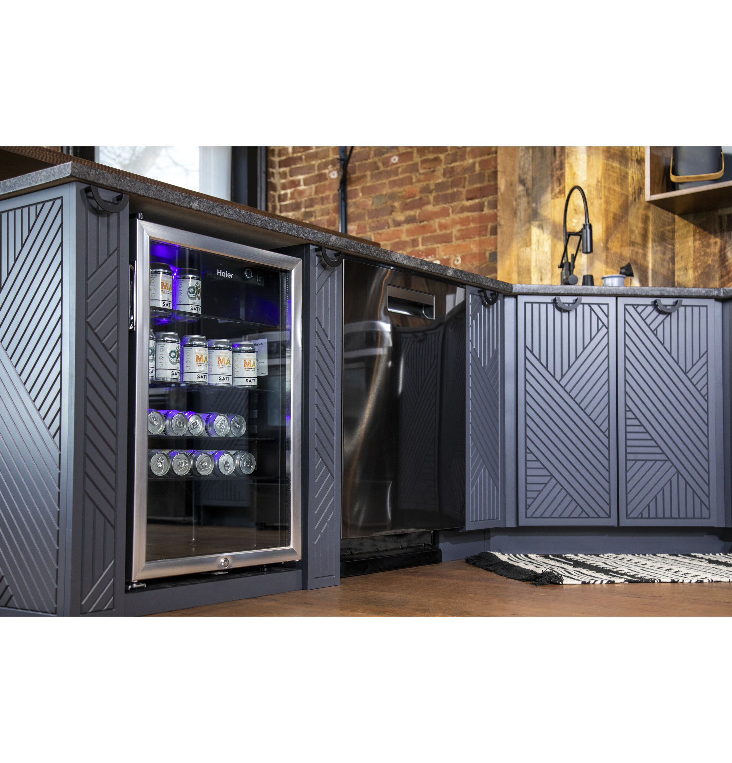 150-Can Beverage Center150-Can Beverage Center HEBF100BXS