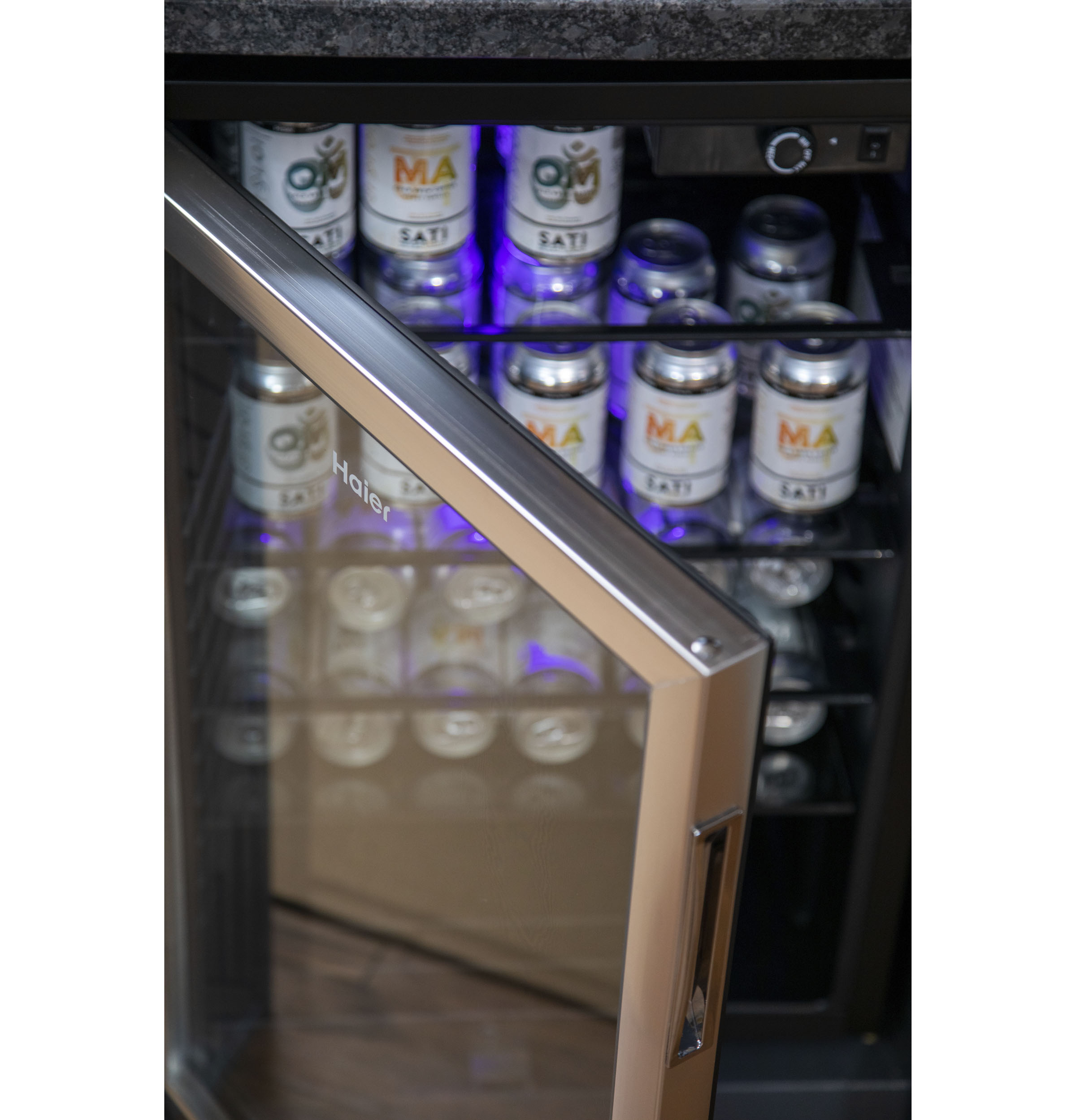 150-Can Beverage Center150-Can Beverage Center HEBF100BXS