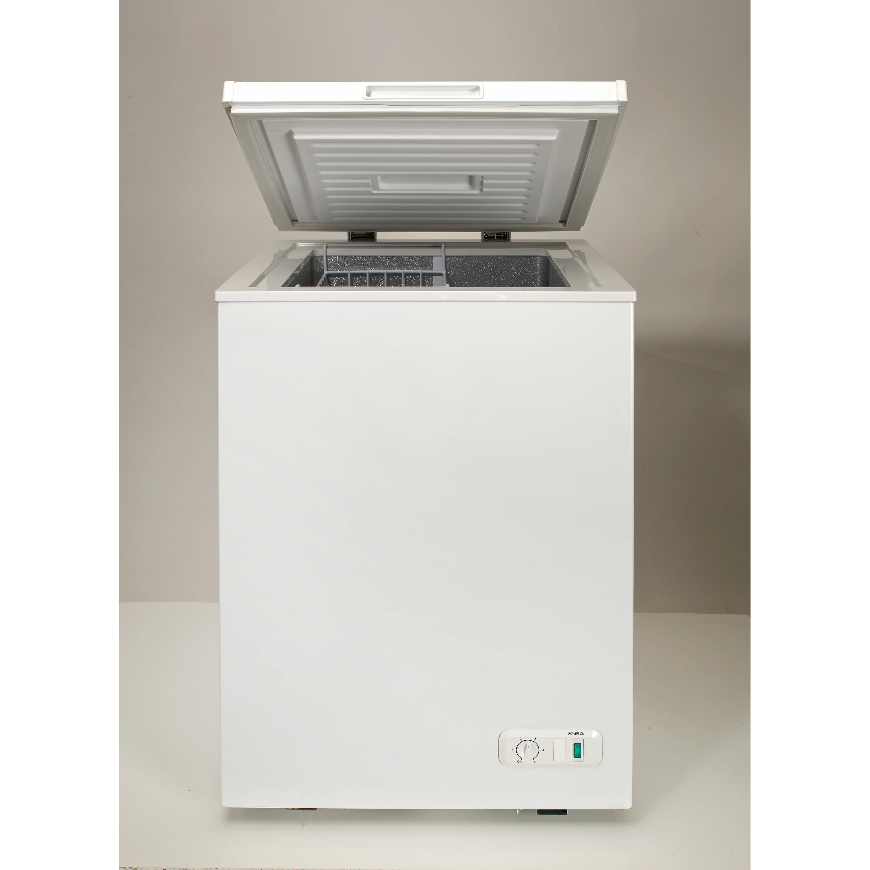 3.5 Cu. Ft. Capacity Chest Freezer HF35CM23NW