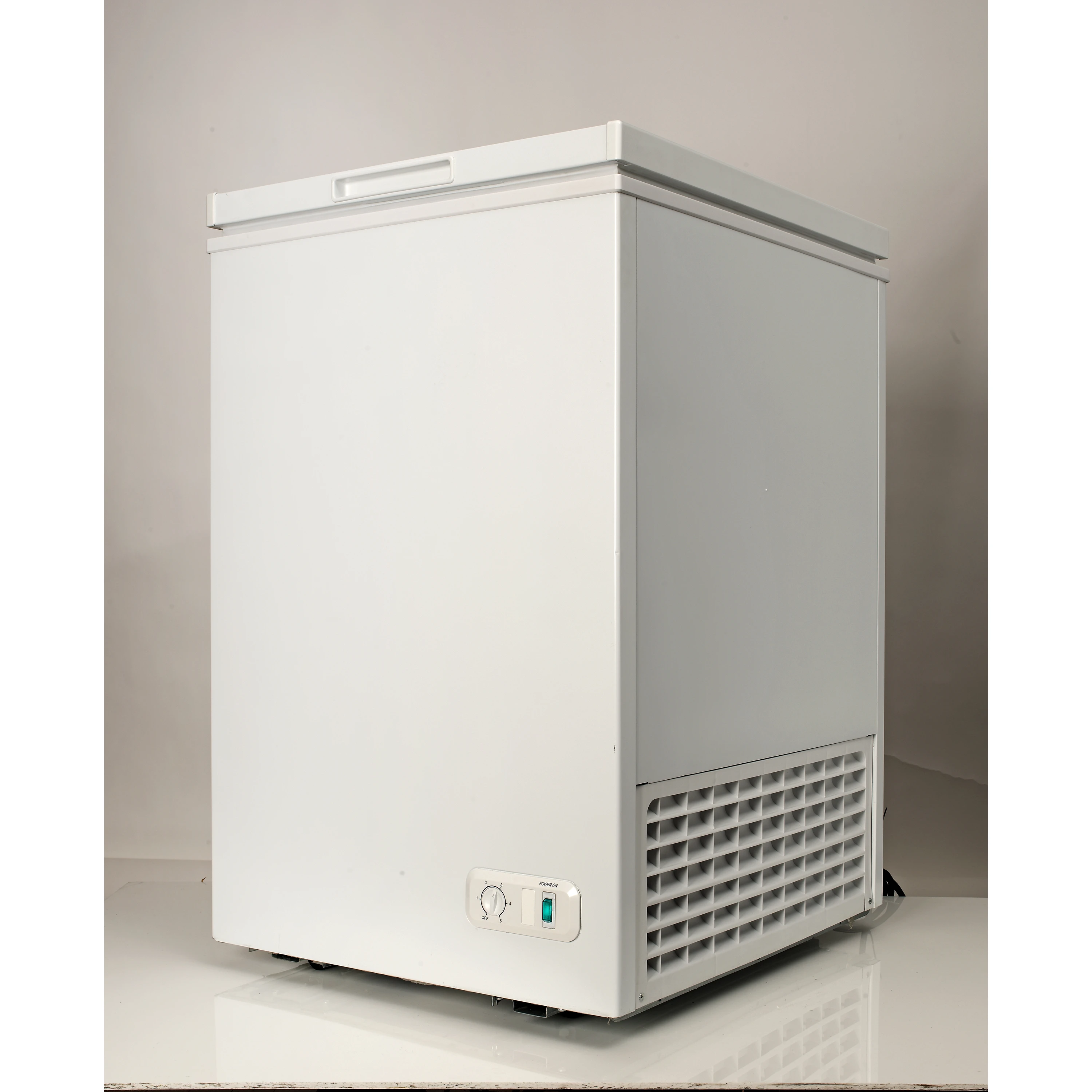 3.5 Cu. Ft. Capacity Chest Freezer HF35CM23NW