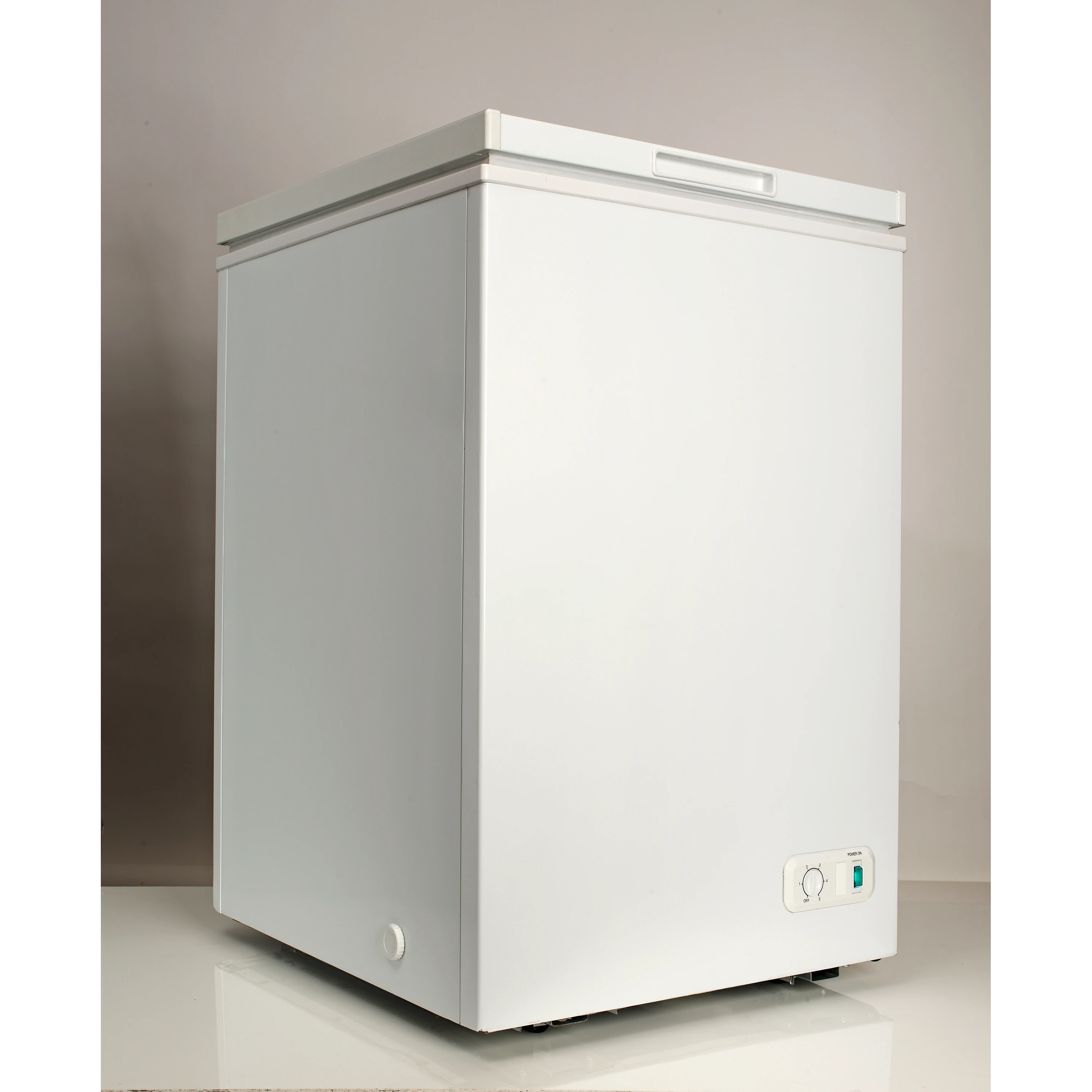 3.5 Cu. Ft. Capacity Chest Freezer HF35CM23NW