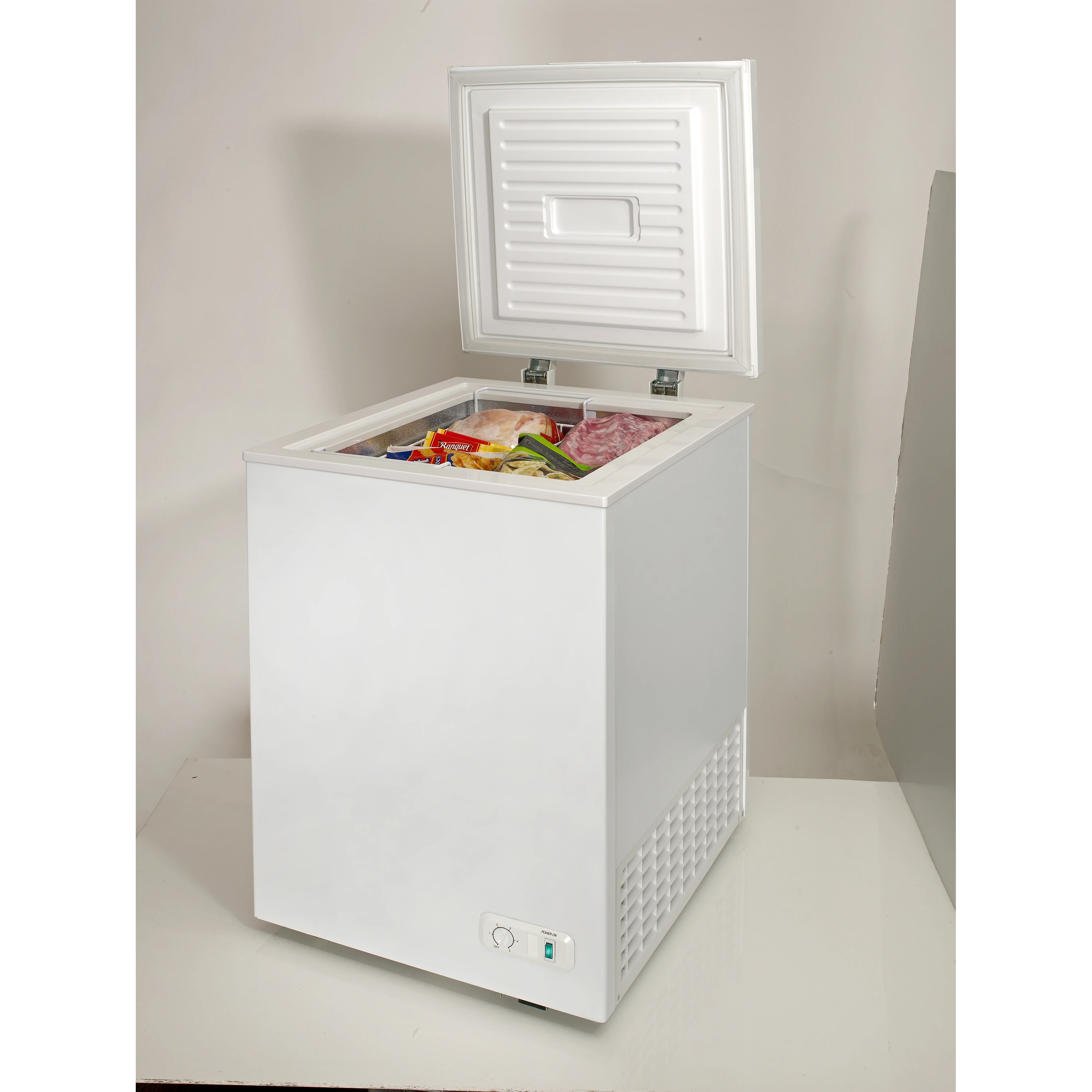 3.5 Cu. Ft. Capacity Chest Freezer HF35CM23NW