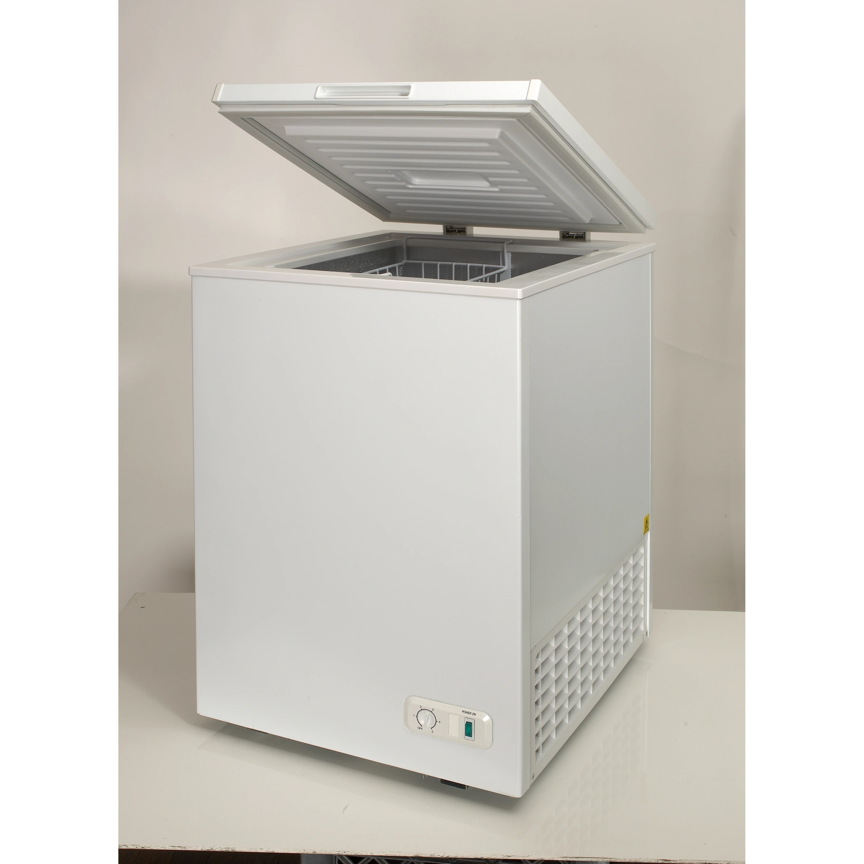 3.5 Cu. Ft. Capacity Chest Freezer HF35CM23NW