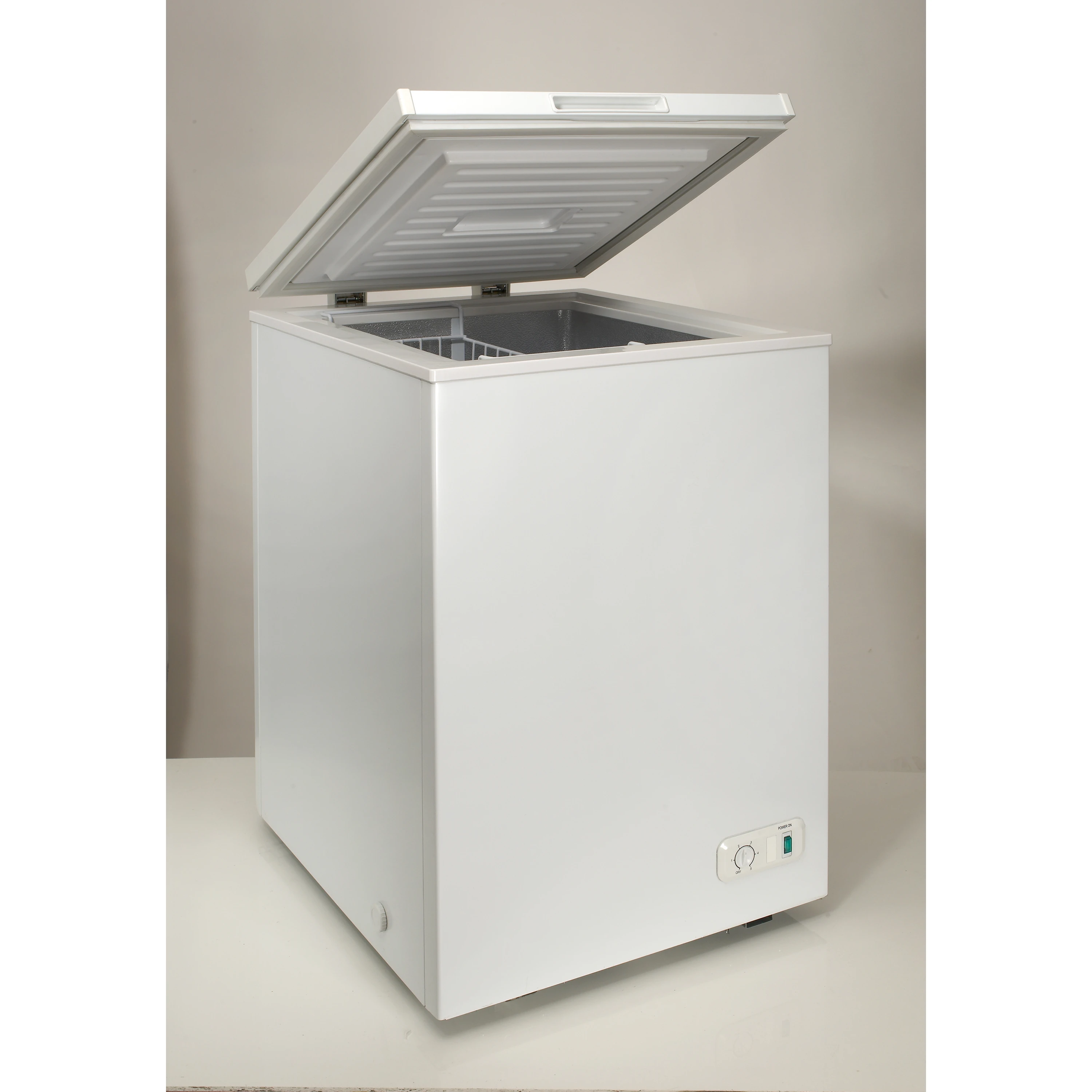 3.5 Cu. Ft. Capacity Chest Freezer HF35CM23NW