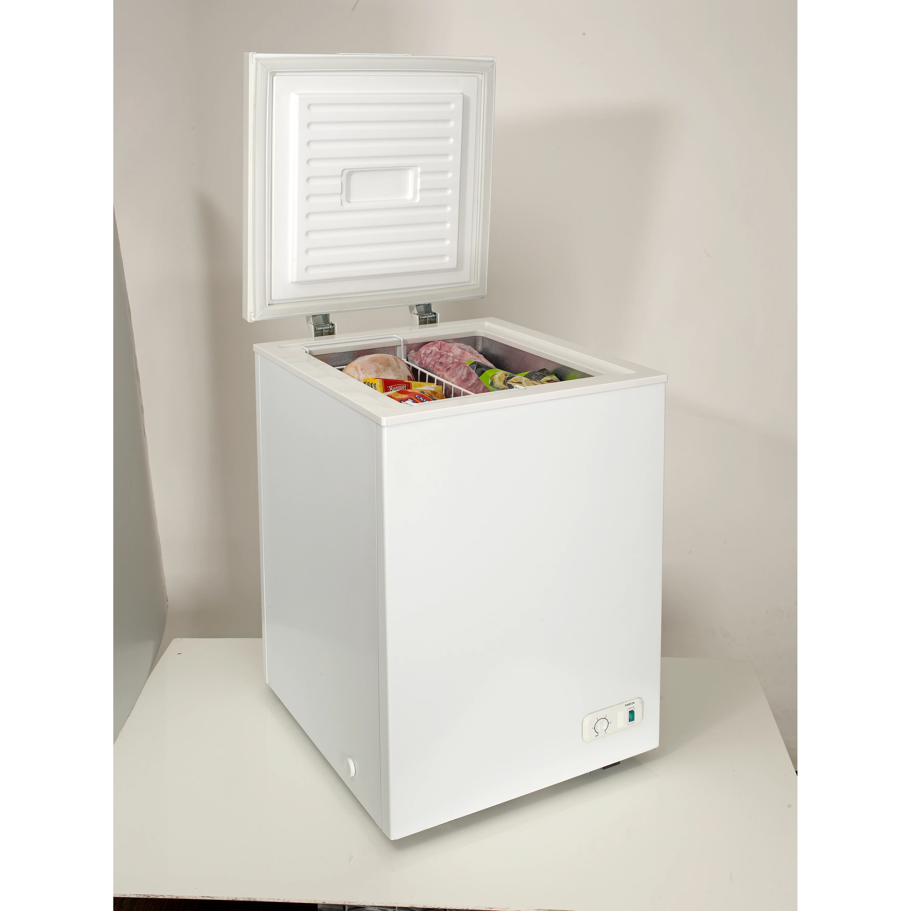 3.5 Cu. Ft. Capacity Chest Freezer HF35CM23NW