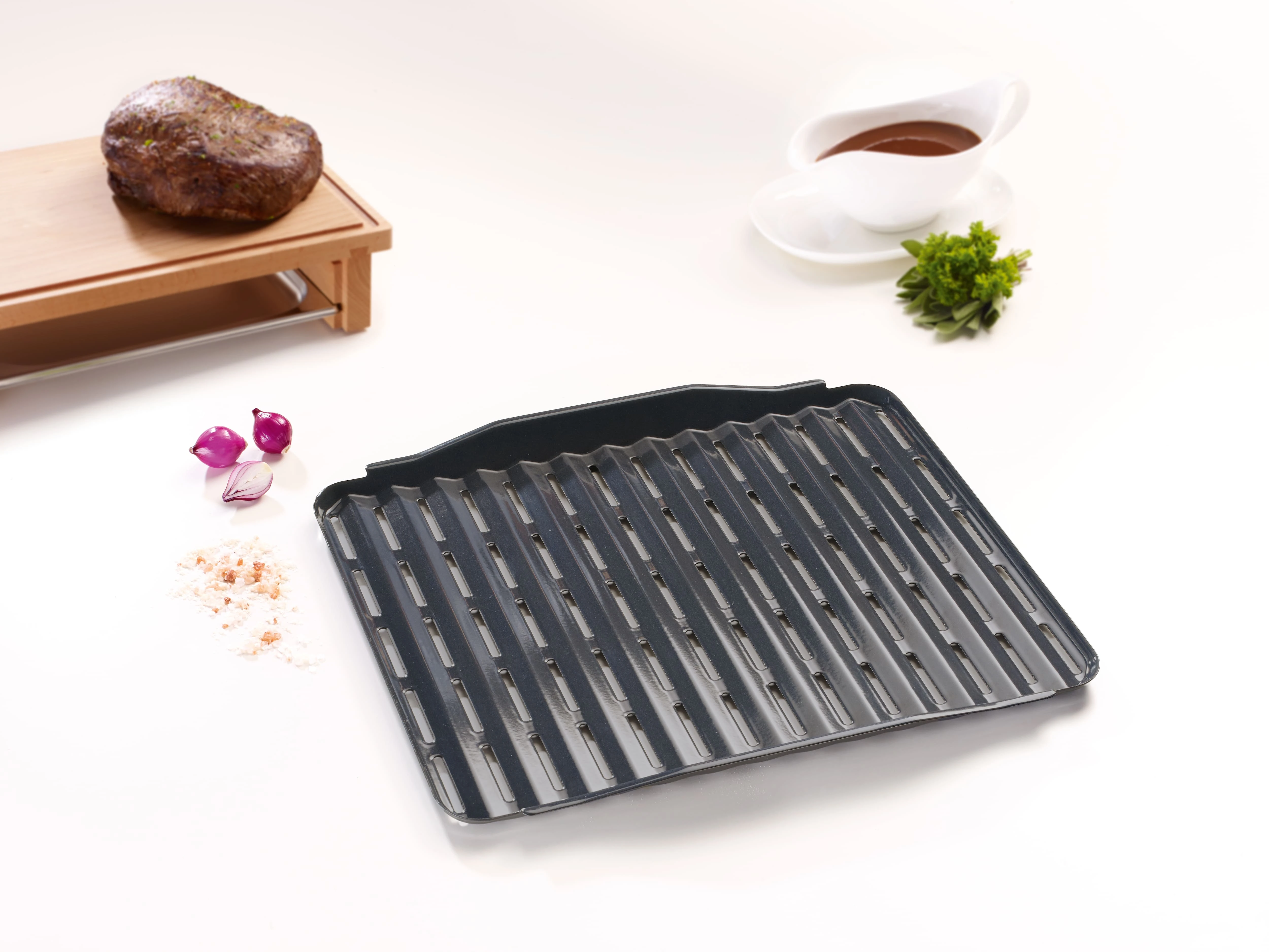 Broiling and roasting insert for HUBB with PerfectClean finish. HGBB71