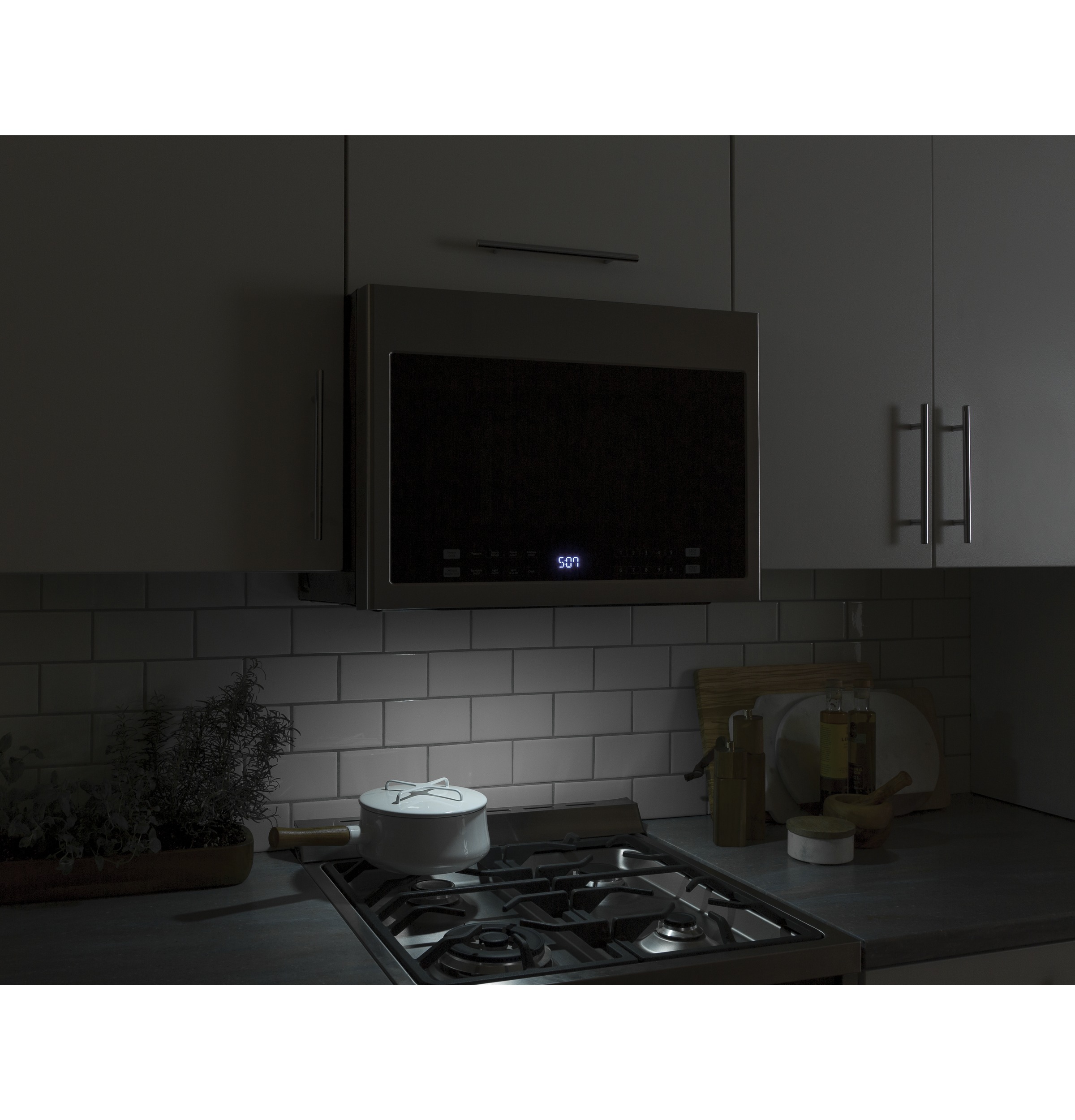 24" 1.4 Cu. Ft. Over-The-Range Microwave Oven24" 1.4 Cu. Ft. Over-The-Range Microwave Oven HMV1472BHS