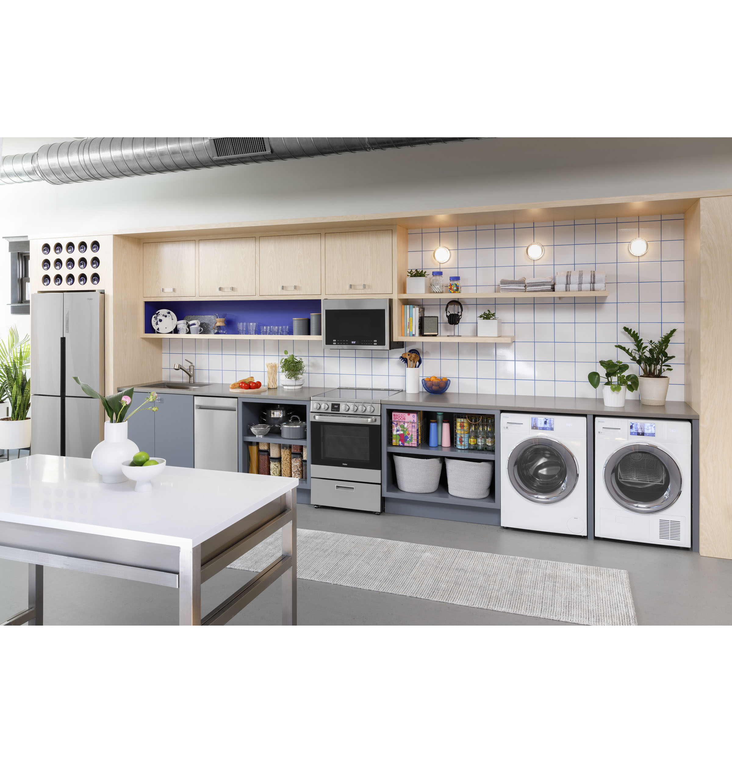 24" 1.4 Cu. Ft. Over-The-Range Microwave Oven24" 1.4 Cu. Ft. Over-The-Range Microwave Oven HMV1472BHS