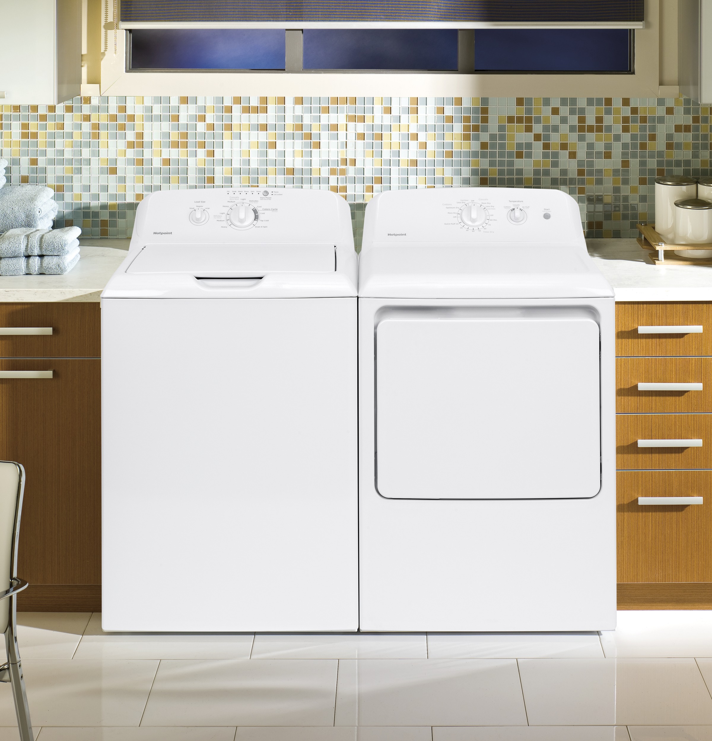 6.2 cu. ft. capacity aluminized alloy gas dryer HTX21GASKWW