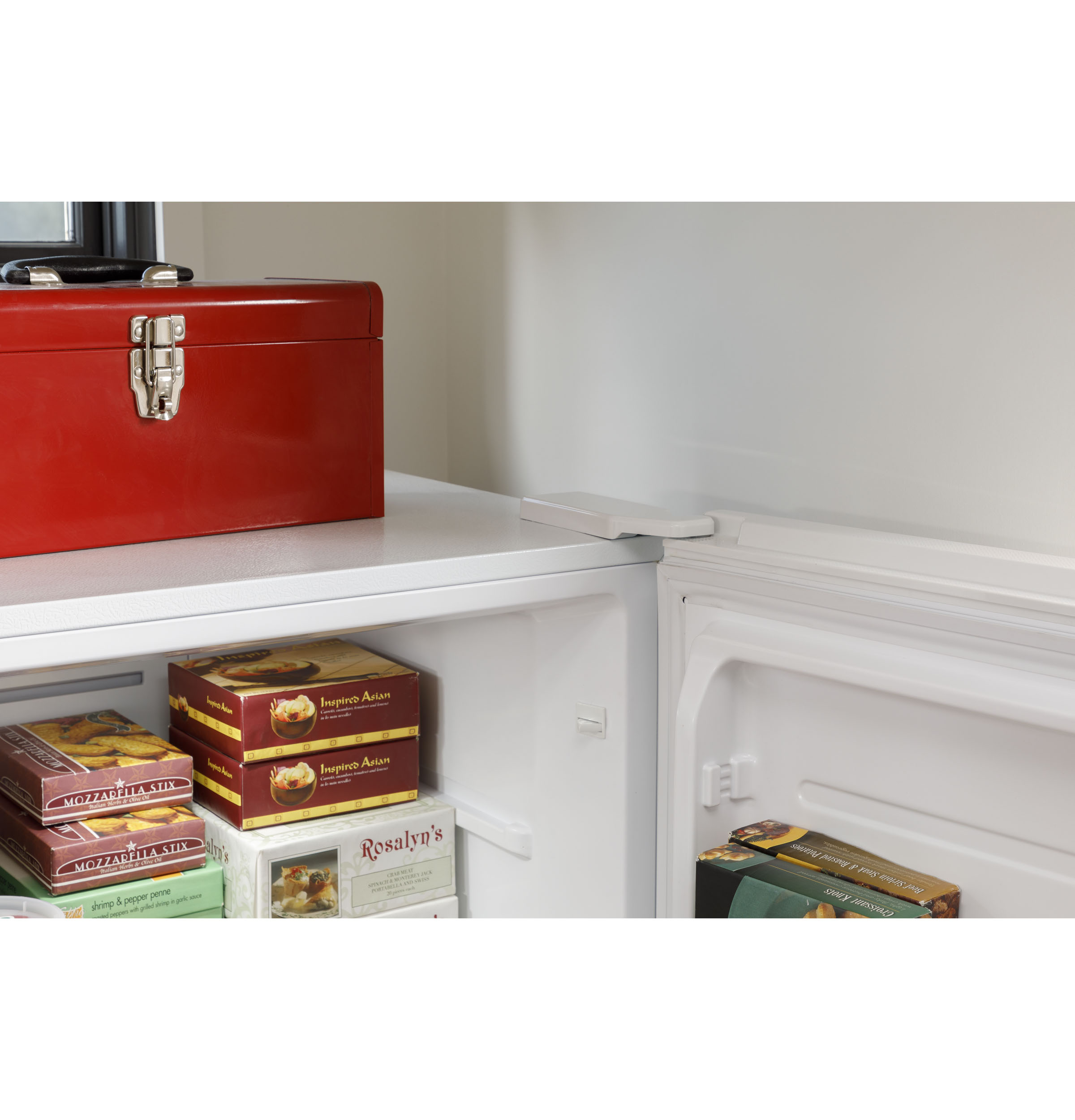 13 Cu. Ft. Frost-free Upright Freezer HUF13STRWW