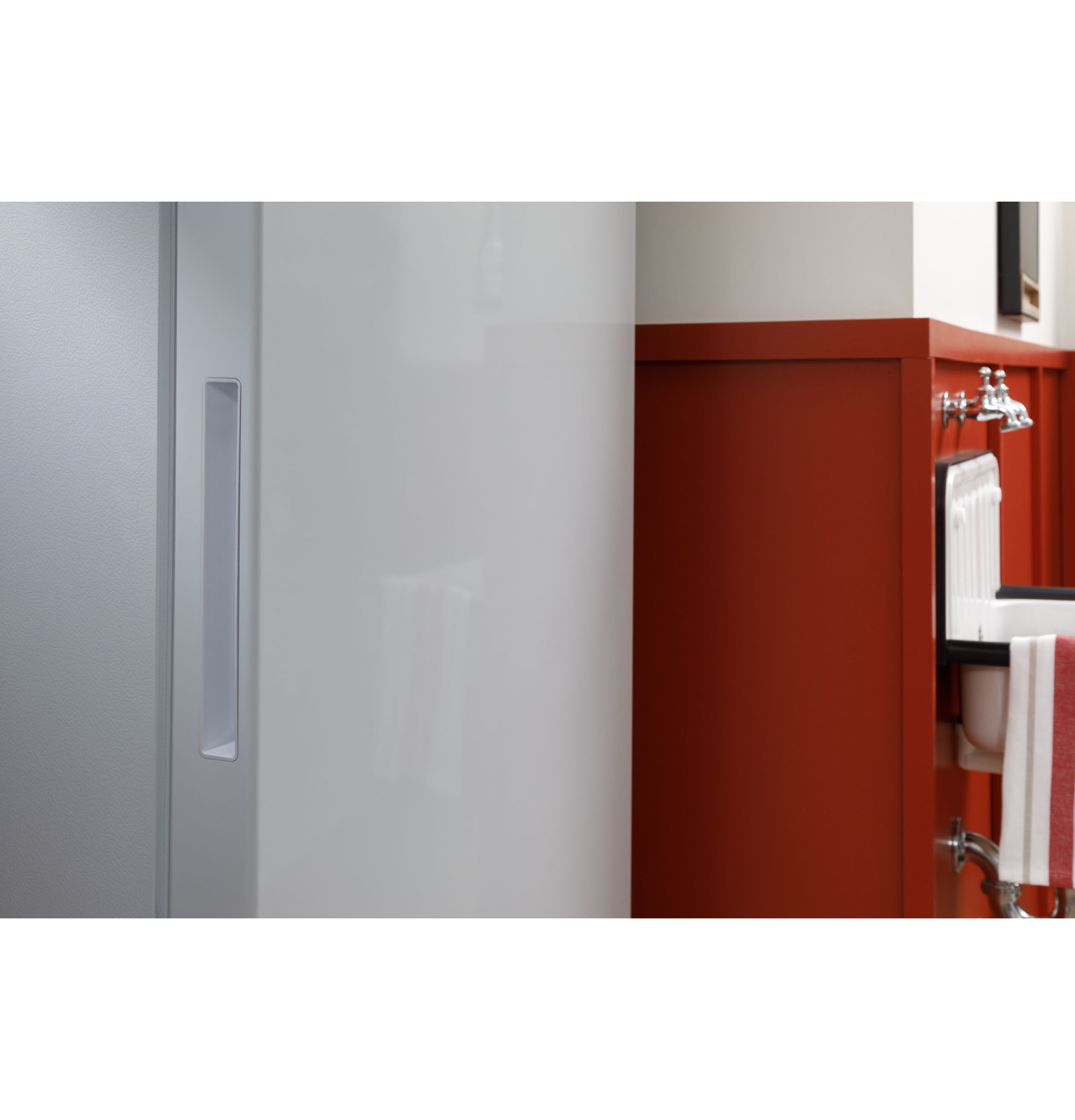 13 Cu. Ft. Frost-free Upright Freezer HUF13STRWW