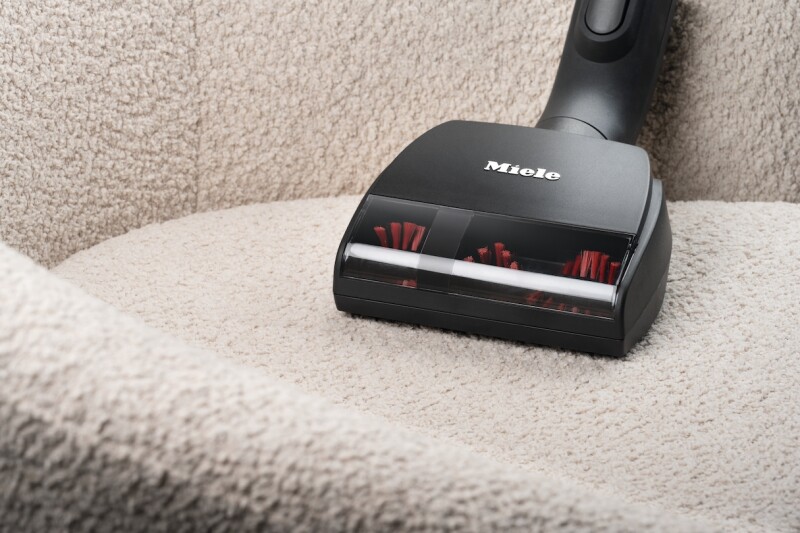 Electro Compact handheld brush Compact handheld brush – flexible and versatile. HXSEB23