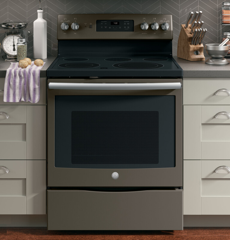 30" Free-Standing Electric Convection Range JB700EJES