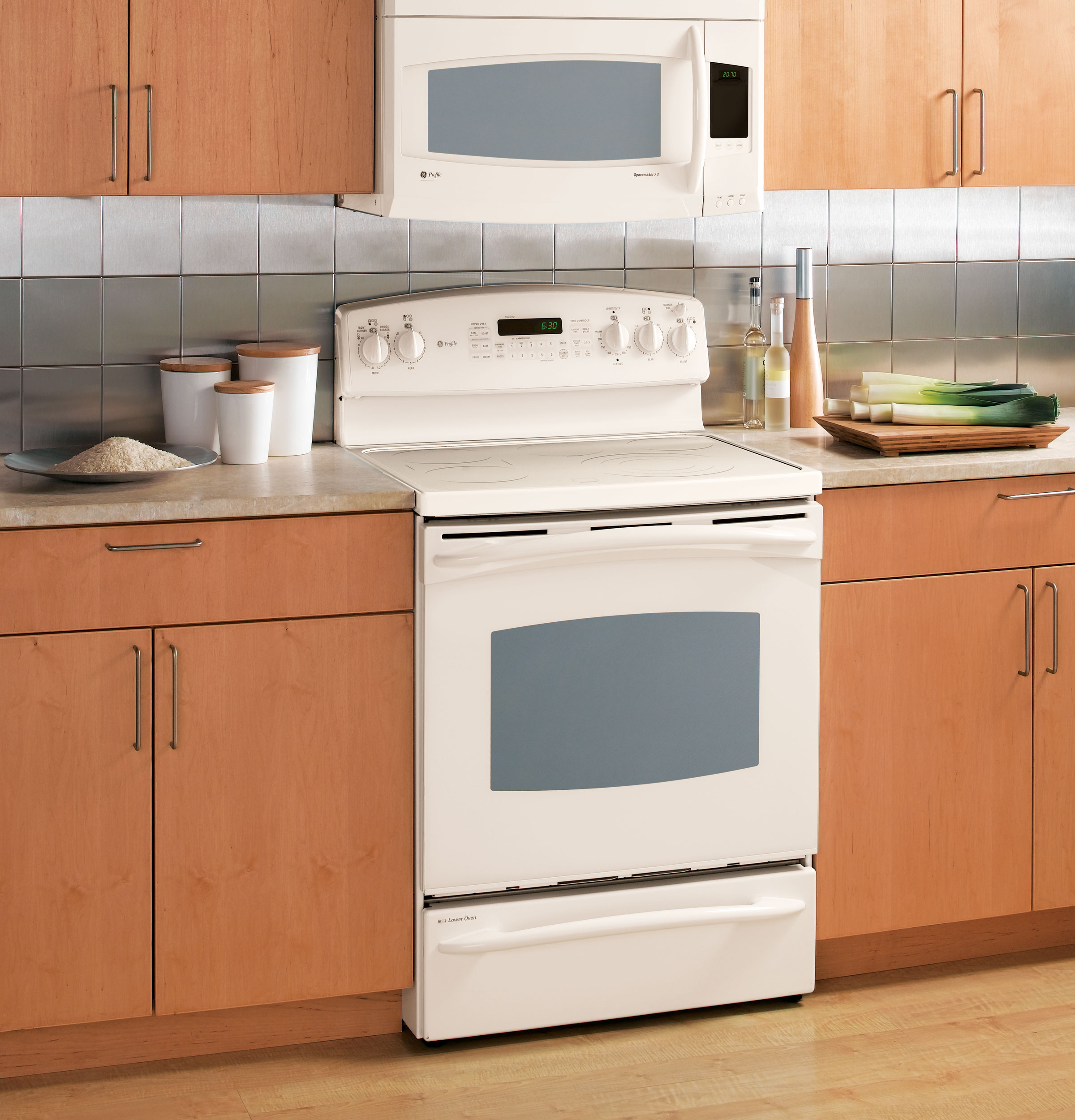 30" Free-Standing Double Oven Range JB968KKCC