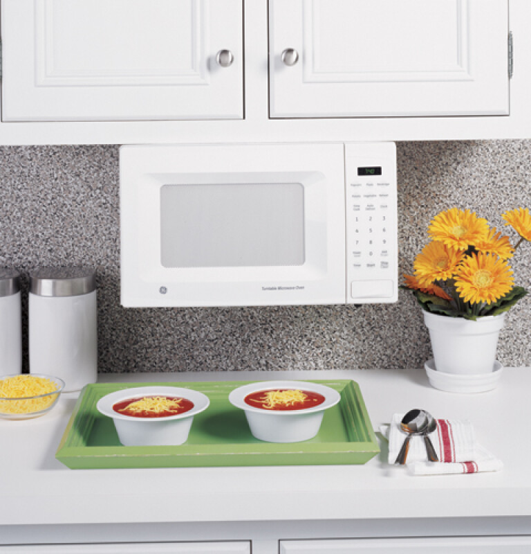 .7 Cu. Ft. Capacity Countertop Microwave Oven JE740WK