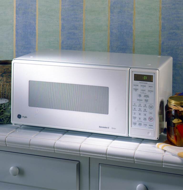 Spacemaker II .9 Cu. Ft. Capacity Microwave Oven JEM31CA