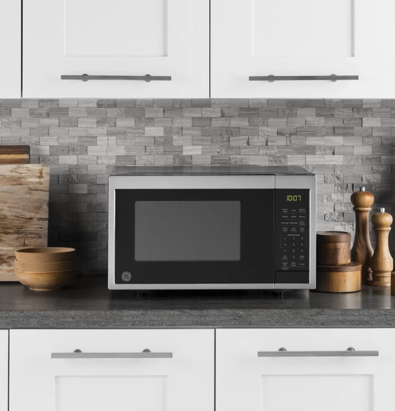 0.9 Cu. Ft. Capacity Countertop Microwave Oven JES1095SMSS