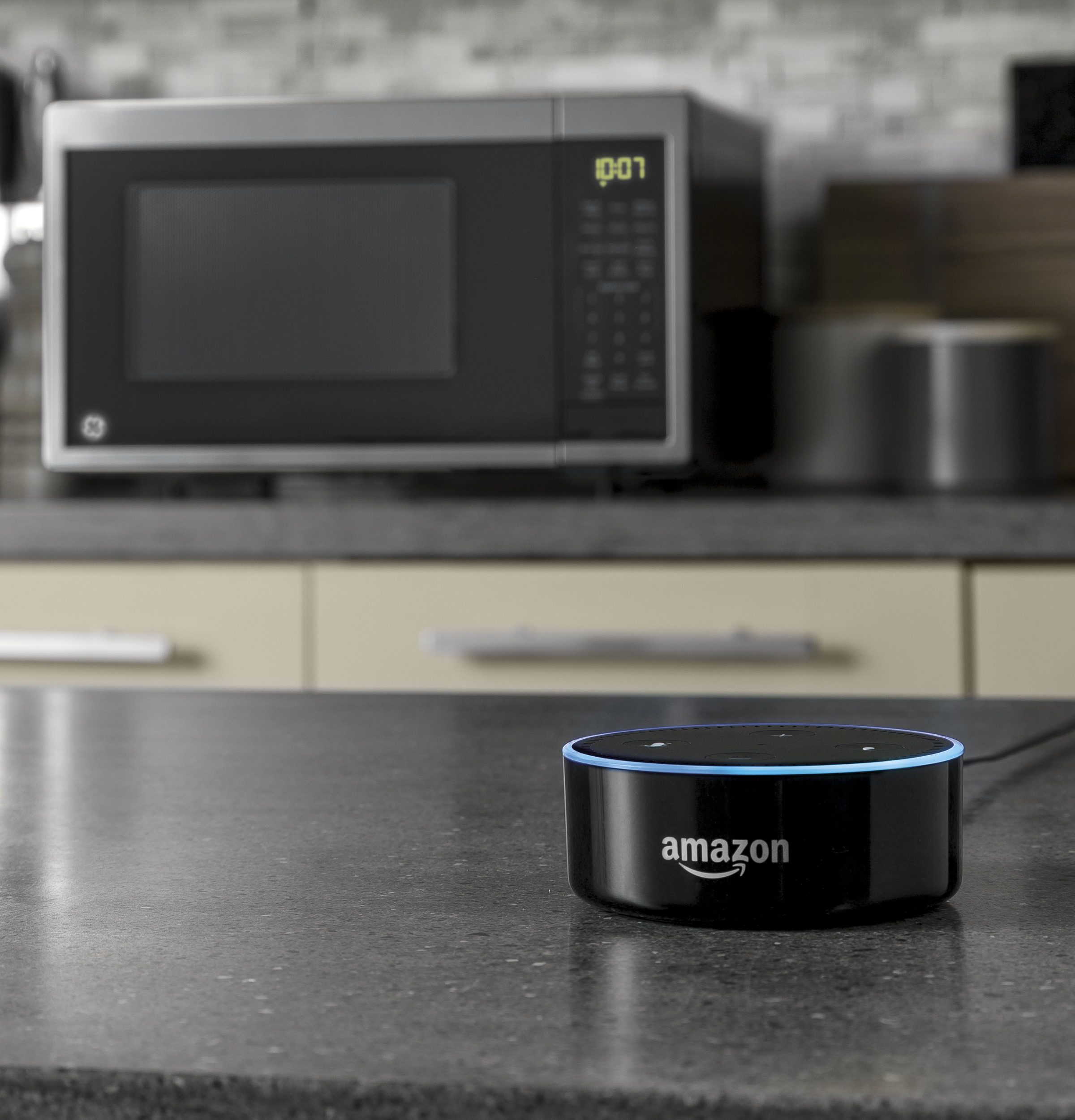 0.9 Cu. Ft. Capacity Smart Countertop Microwave Oven with Scan-To-Cook Technology JES1097SMSS