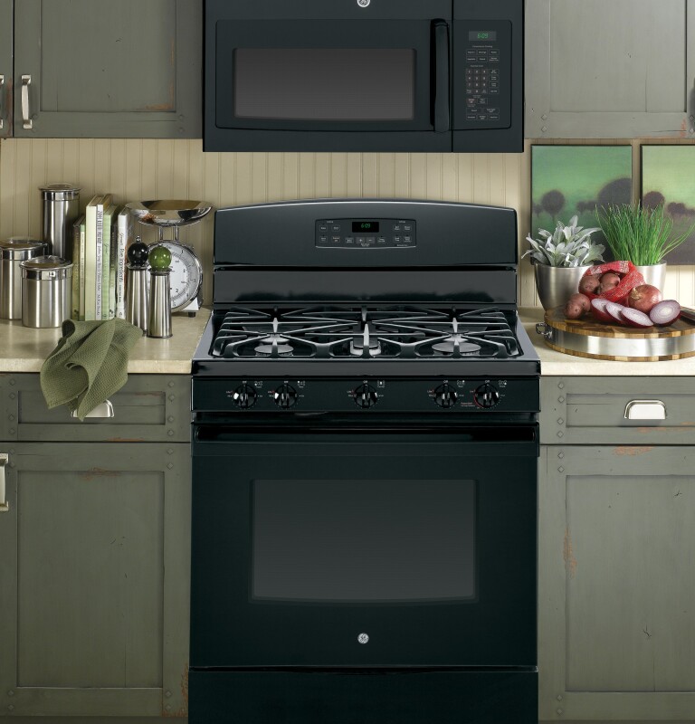 30" Free-Standing Gas Convection Range JGB690DEFBB