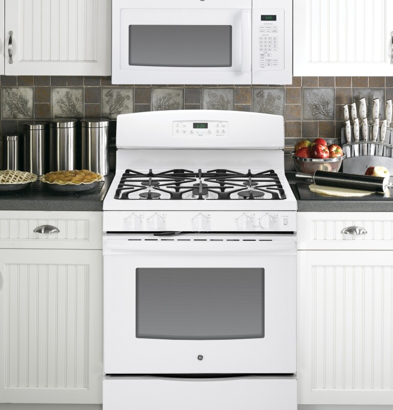 30" Free-Standing Gas Convection Range JGB697DEHWW