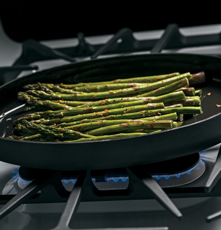 30" Free-Standing Gas Convection Range JGB697DEHWW