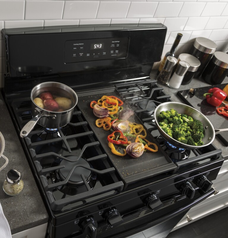 30" Free-Standing Gas Convection Range JGB700DEJBB