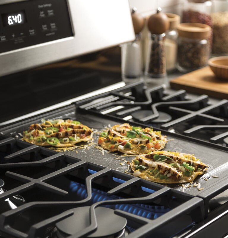 30" Free-Standing Gas Convection Range JGB700DEJBB