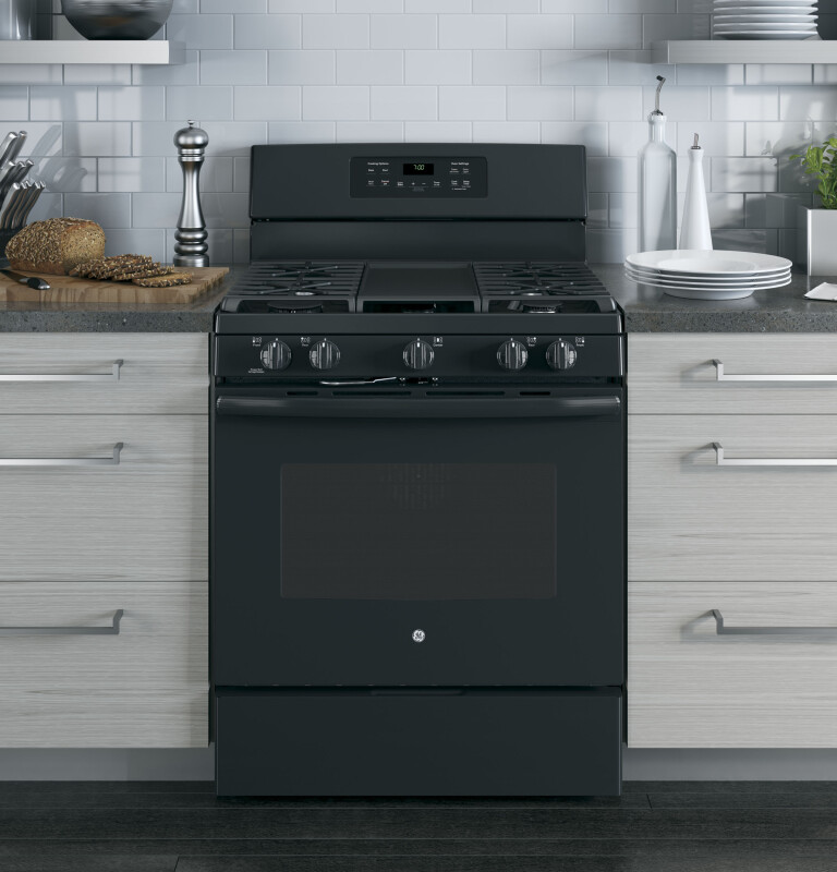 30" Free-Standing Gas Convection Range JGB700DEJBB