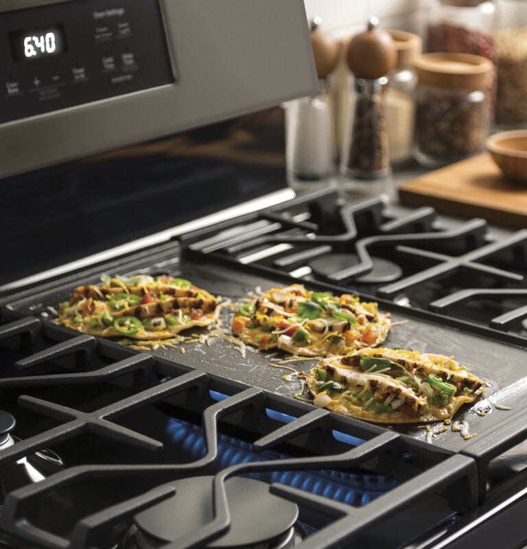 30" Free-Standing Gas Convection Range JGB700EEJES