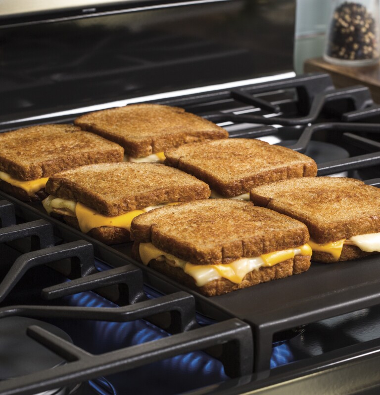 30" Free-Standing Gas Convection Range JGB700SEJSS