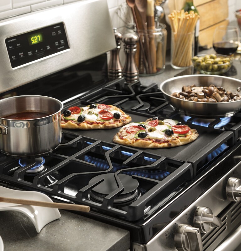 30" Free-Standing Gas Convection Range JGB700SEJSS