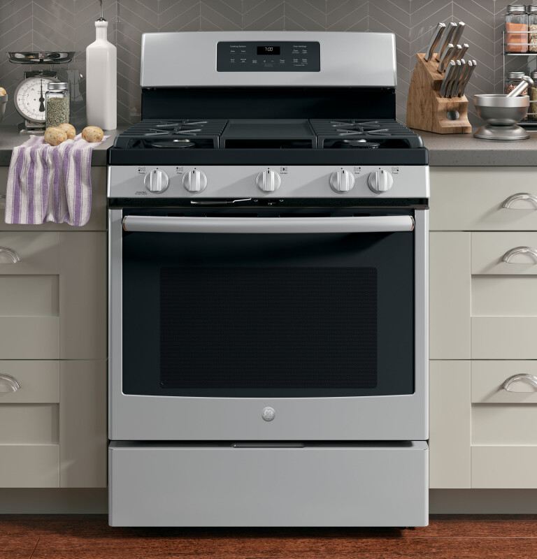 30" Free-Standing Gas Convection Range JGB700SEJSS