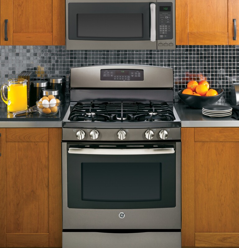 30" Free-Standing Gas Convection Range JGB750EEFES