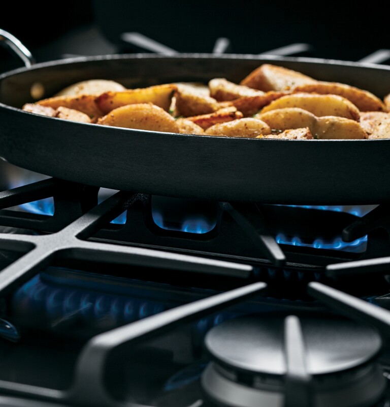 30" Free-Standing Gas Convection Range JGB750EEFES