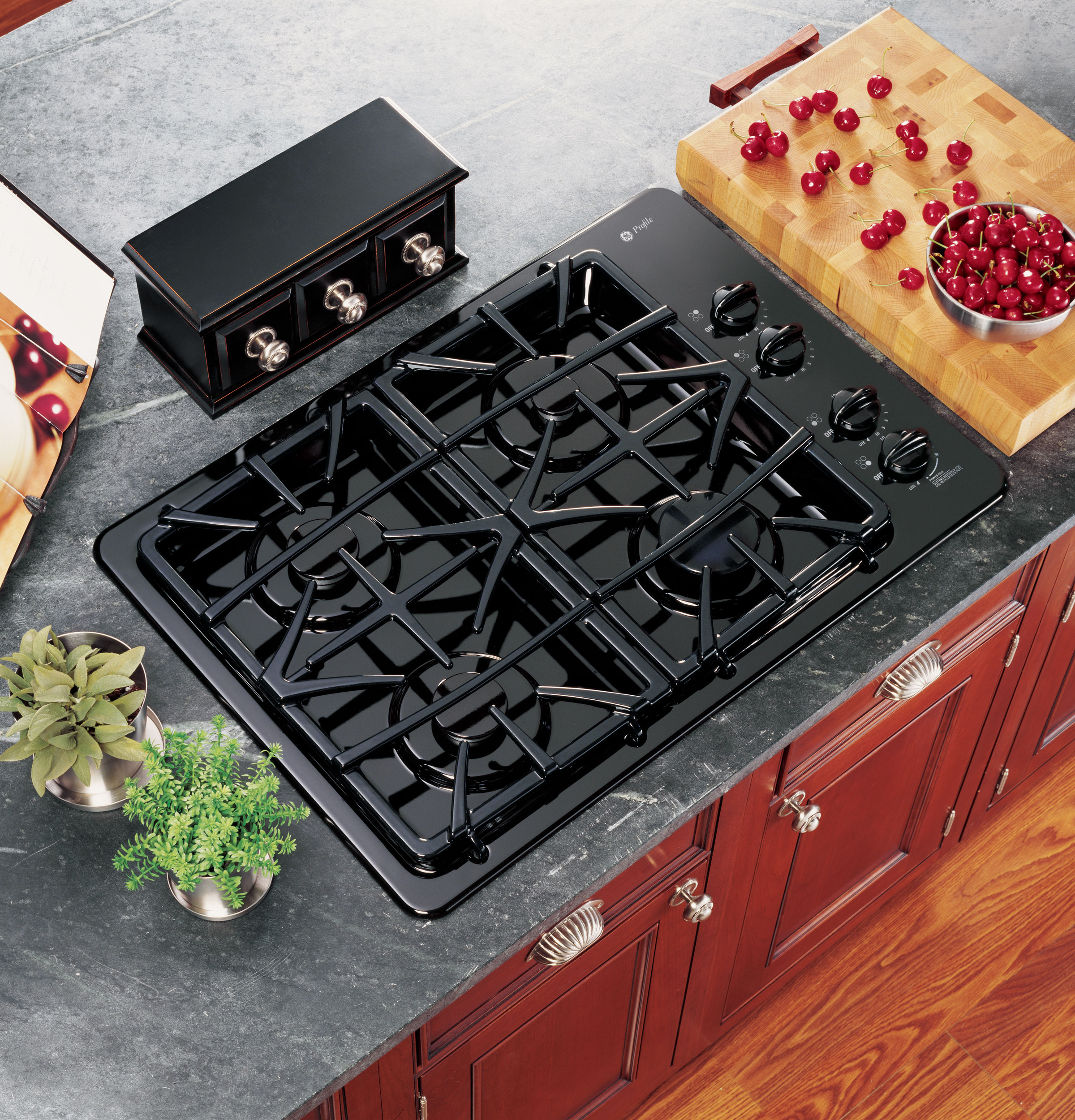 30" Built-In Gas Cooktop JGP933BEKBB