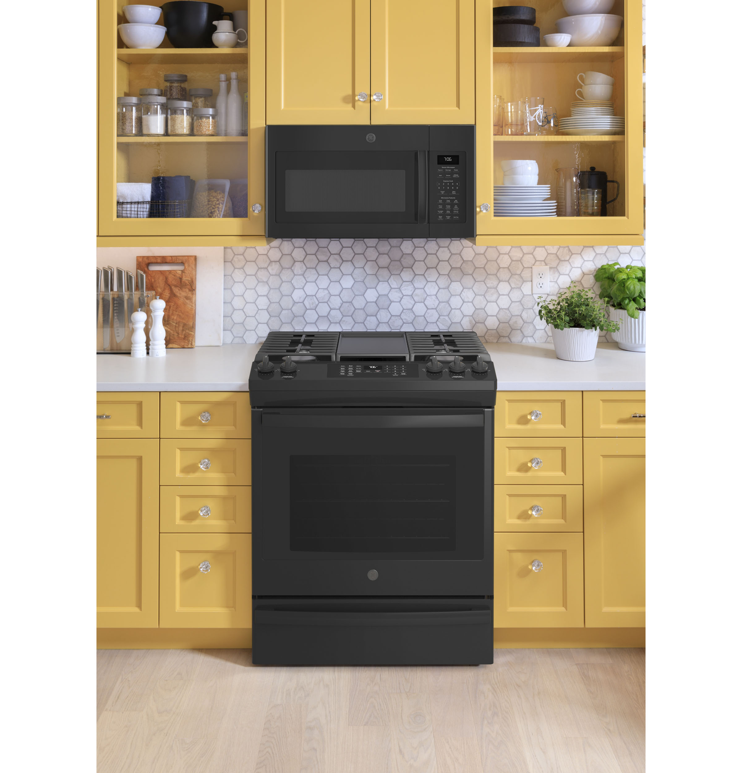 30" Slide-In Front-Control Convection Gas Range with No Preheat Air Fry JGS760DPBB
