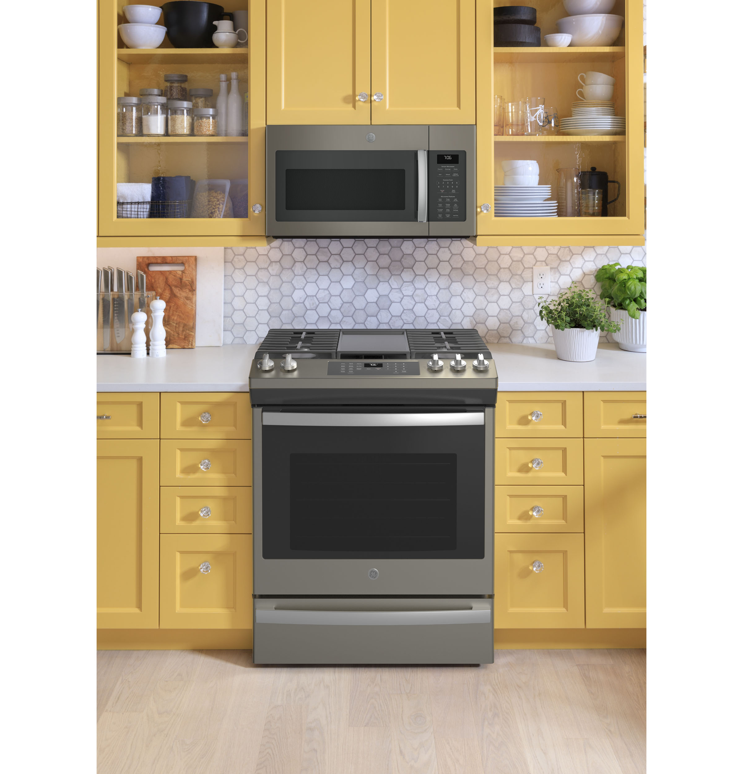 30" Slide-In Front-Control Convection Gas Range with No Preheat Air Fry JGS760EPES