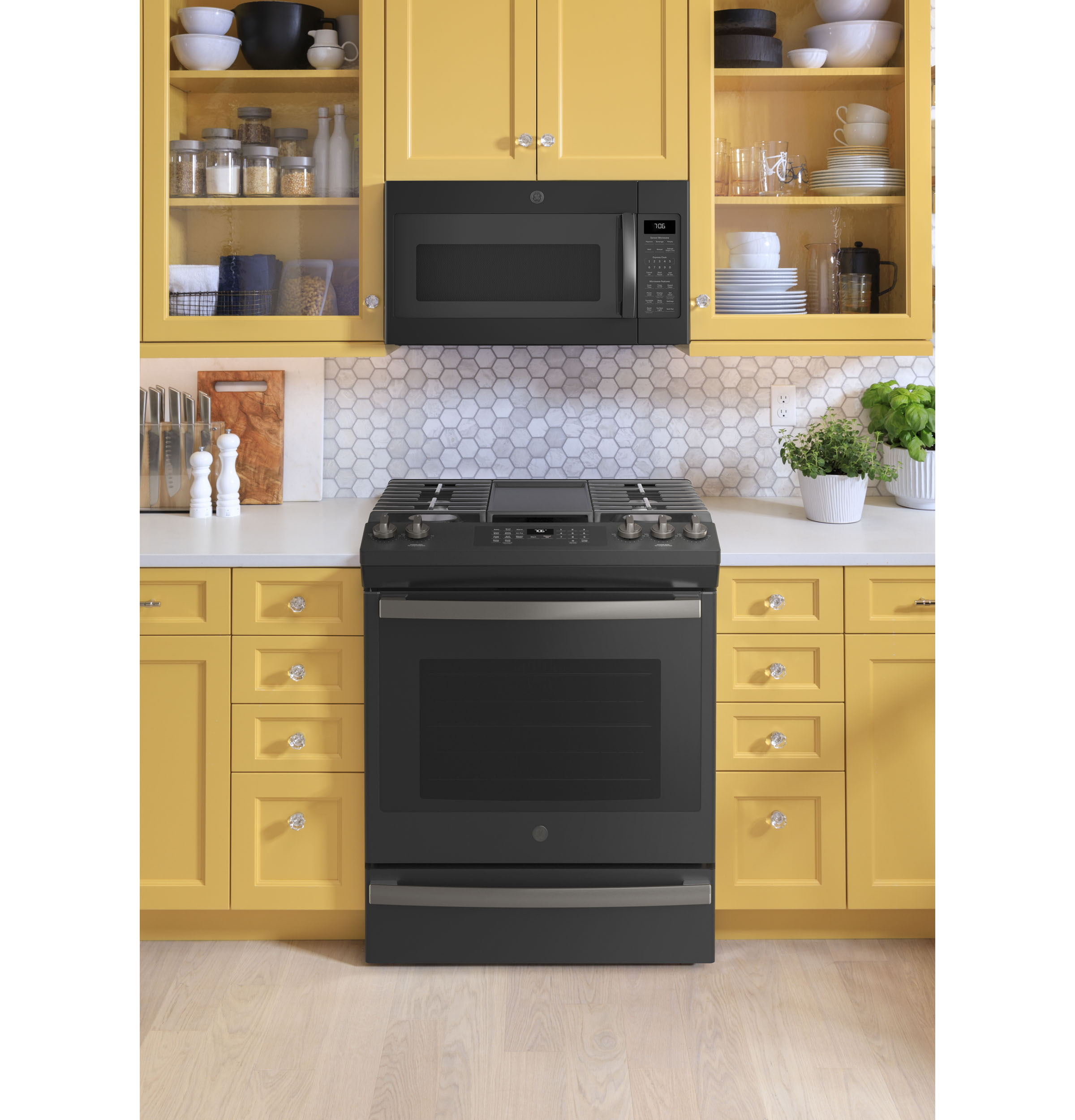 30" Slide-In Front-Control Convection Gas Range with No Preheat Air Fry JGS760FPDS