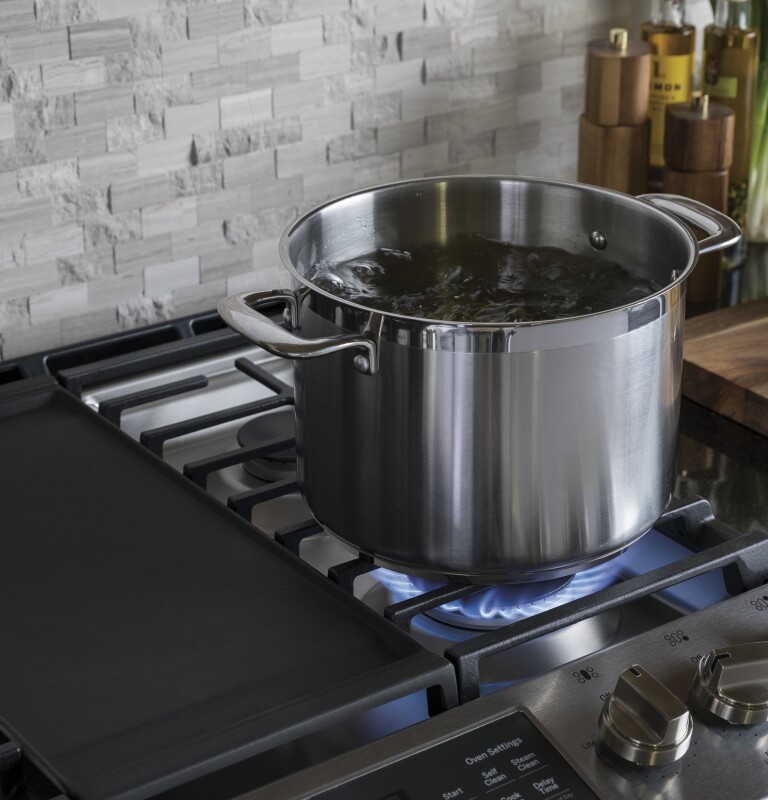 30" Slide-In Front-Control Convection Gas Range JGS760SELSS