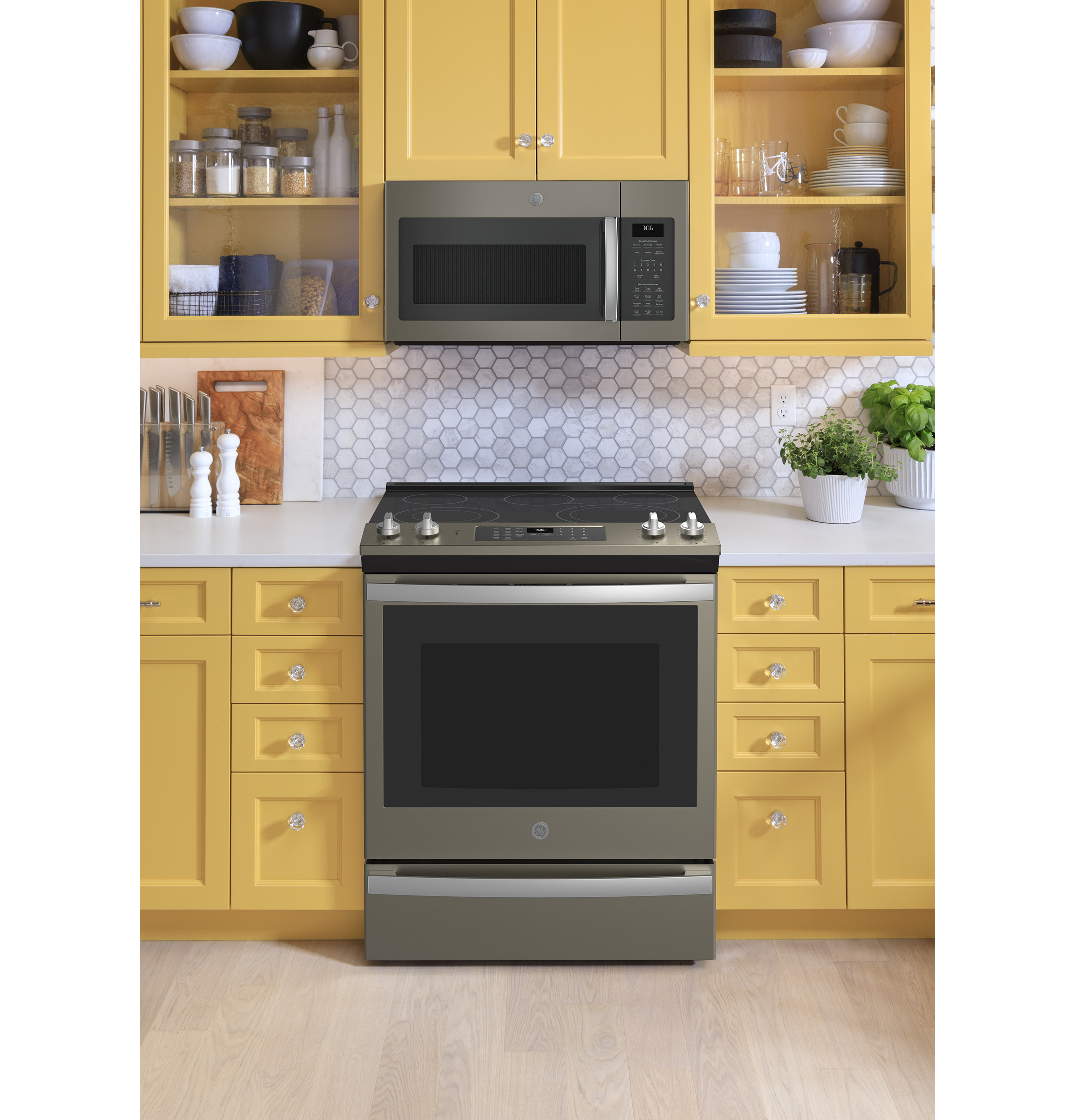 30" Slide-In Electric Convection Range with No Preheat Air Fry JS760EPES