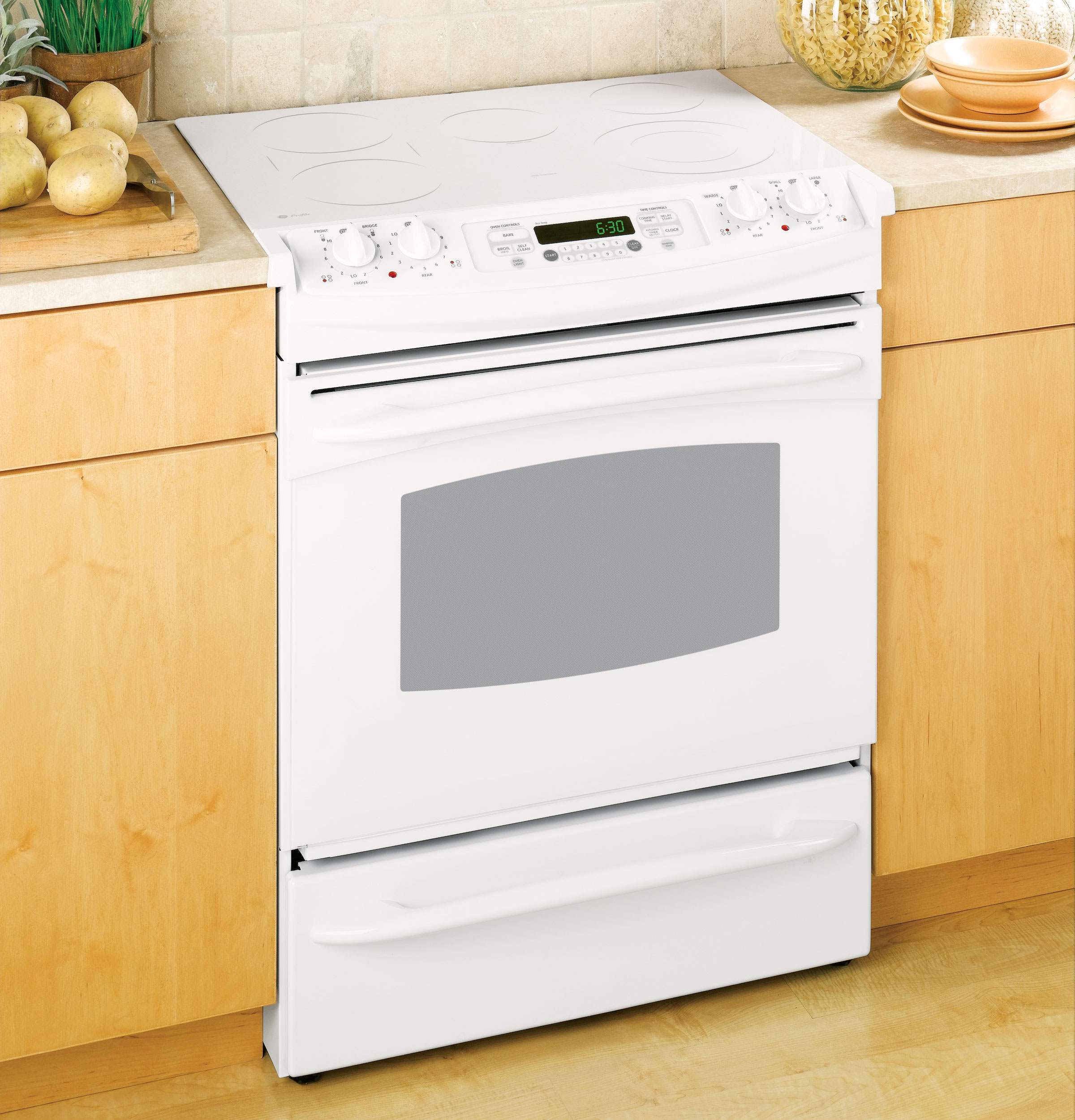 30" Slide-In Electric Range JS905TKWW