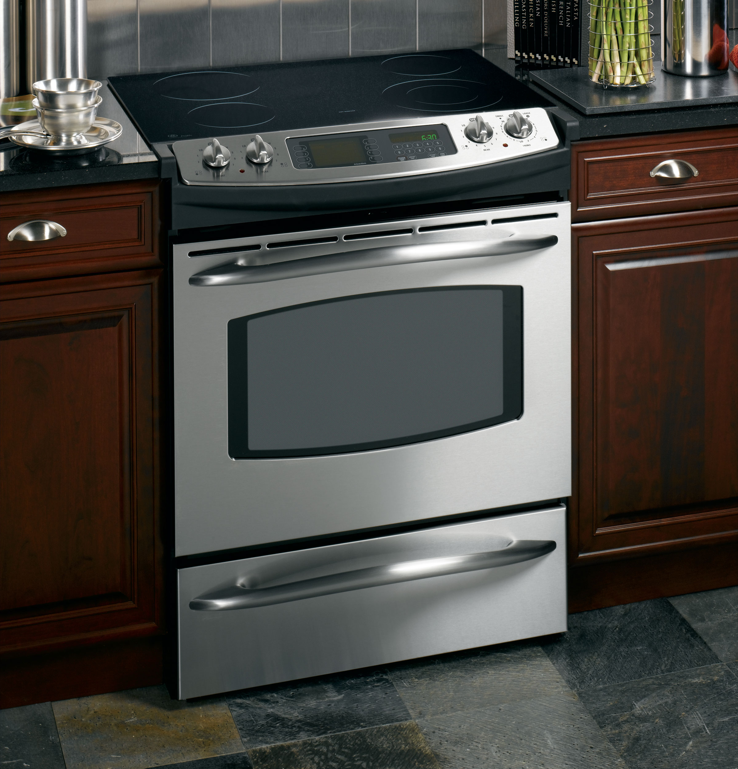 30" Slide-In Electric Range with Trivection Technology JS998SKSS